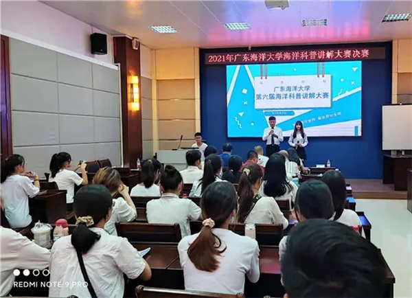 2主持人站立第一�?webp.jpg 2主持人站立第一�?webp.jpg